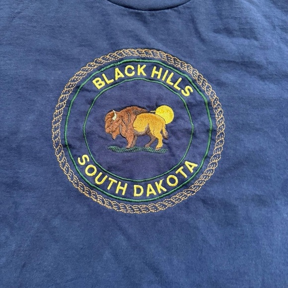 Vintage Black Hills South Dakota Navy T-Shirt with Buffalo graphic - Picture 6 of 8